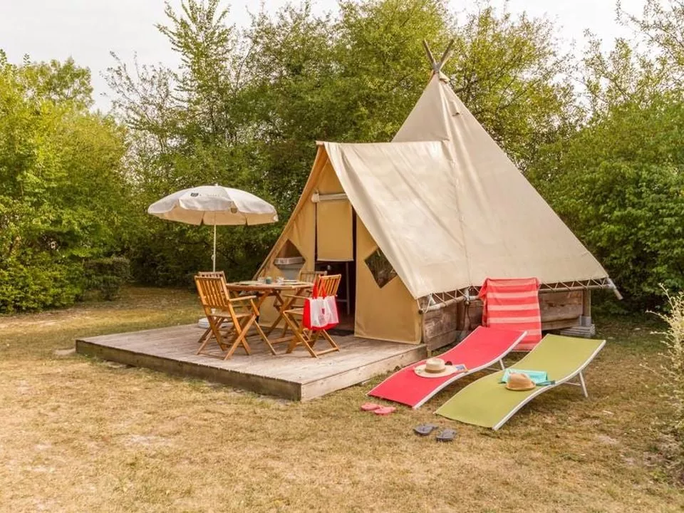 Camping Le Petit Trianon de Saint Ustre 