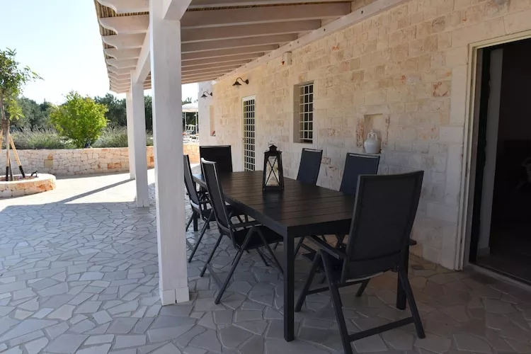 Villa Trulli dell'amore mit beheiztem Pool in Ostuni-Terrasbalkon