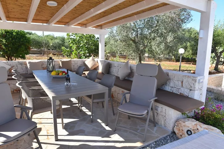 Villa Trulli dell'amore mit beheiztem Pool in Ostuni-Terrasbalkon