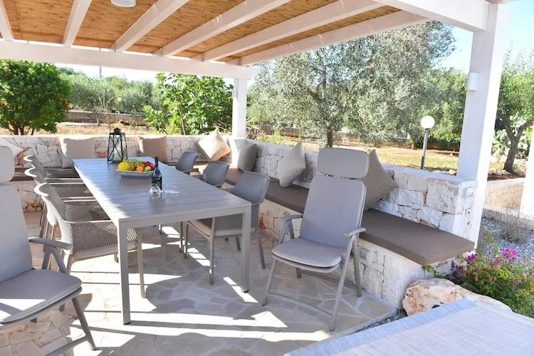 Villa Trulli dell'amore mit beheiztem Pool in Ostuni-Terrasbalkon