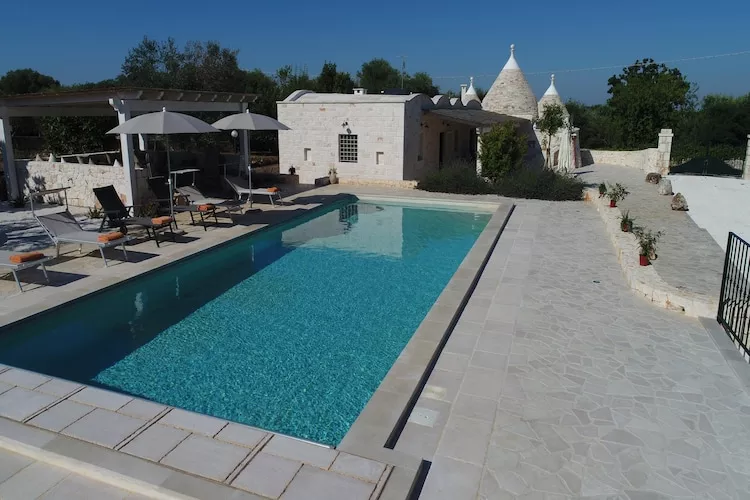 Villa Trulli dell'amore mit beheiztem Pool in Ostuni-Zwembad