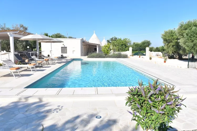 Villa Trulli dell'amore mit beheiztem Pool in Ostuni-Zwembad