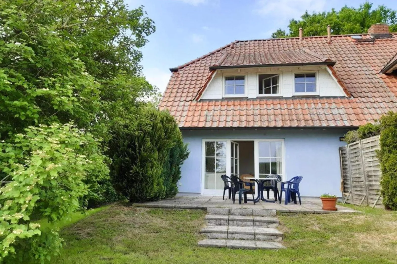 Wohnung oben rechts-Buitenkant zomer