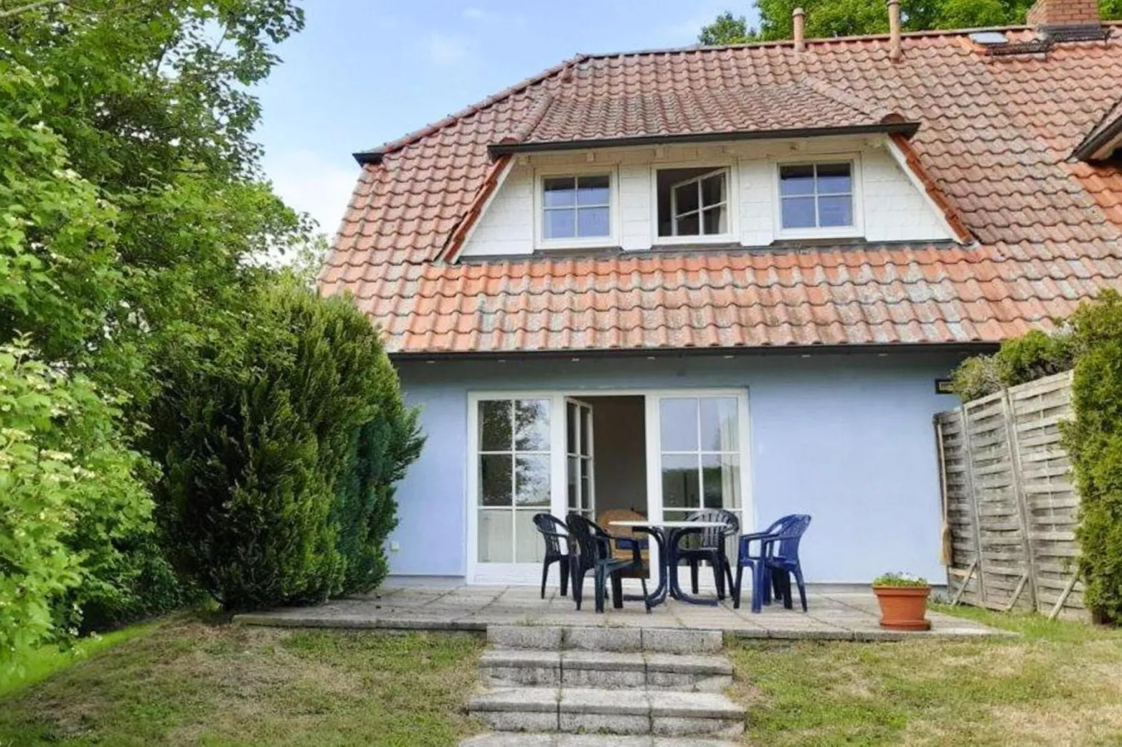 Wohnung oben rechts-Buitenkant zomer