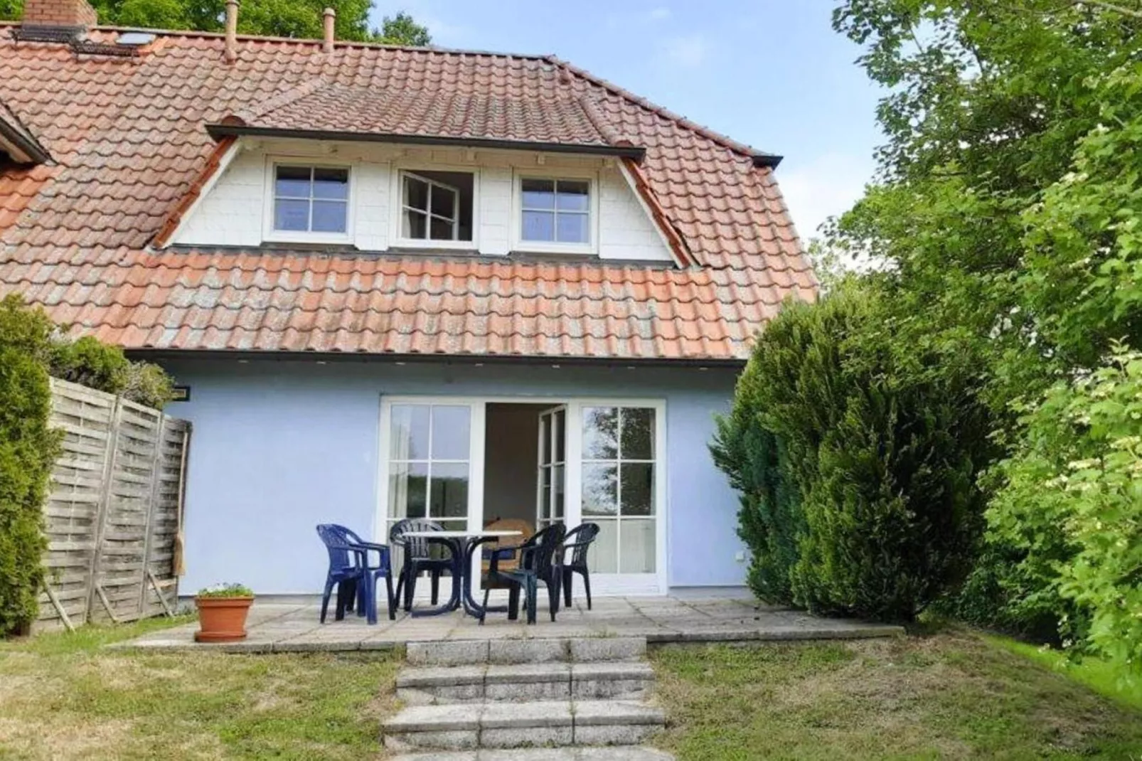 Wohnung oben rechts-Buitenkant zomer