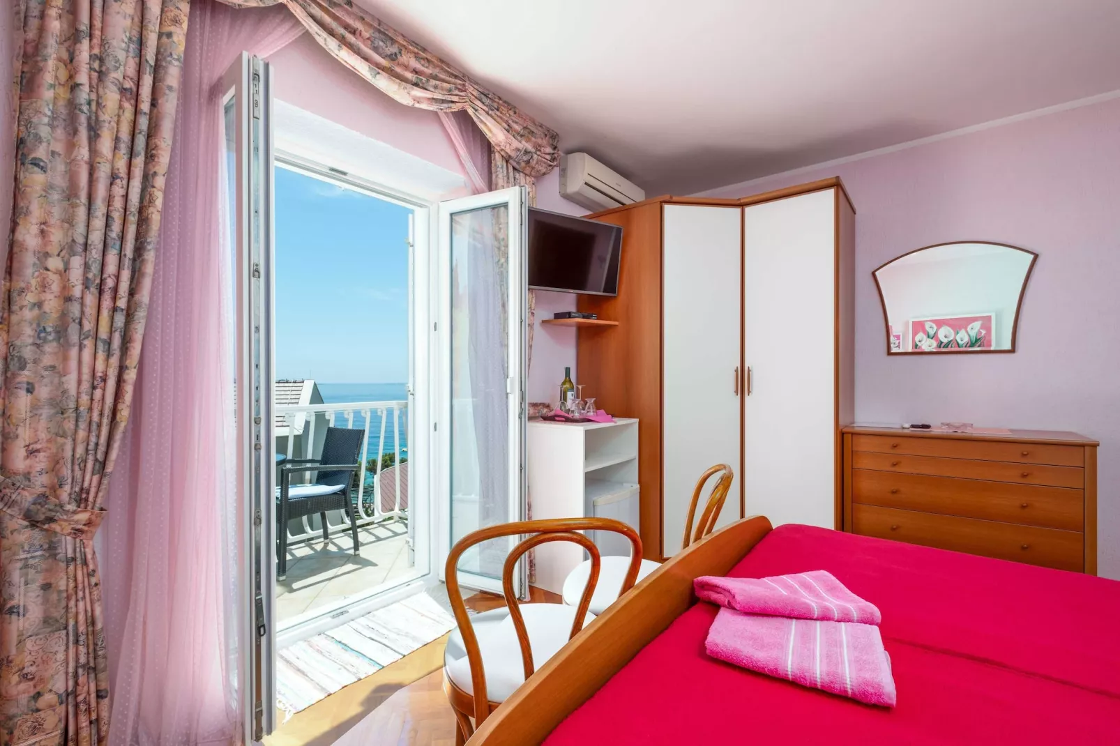 Rooms Tupina by Paulina - Comfort Double Room with Balcony and Sea View (Room 1)-Sfeer