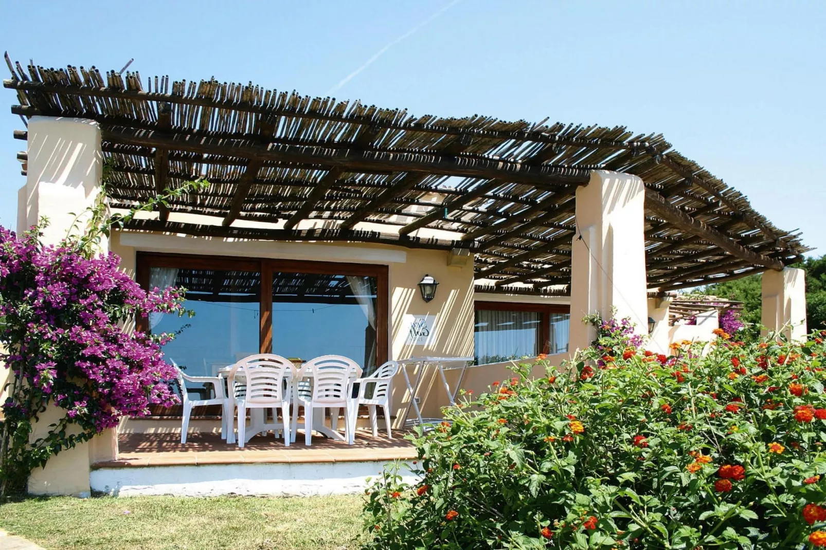 Holiday residence Sea Villas, Stintino-Villa 4-Buitenkant zomer