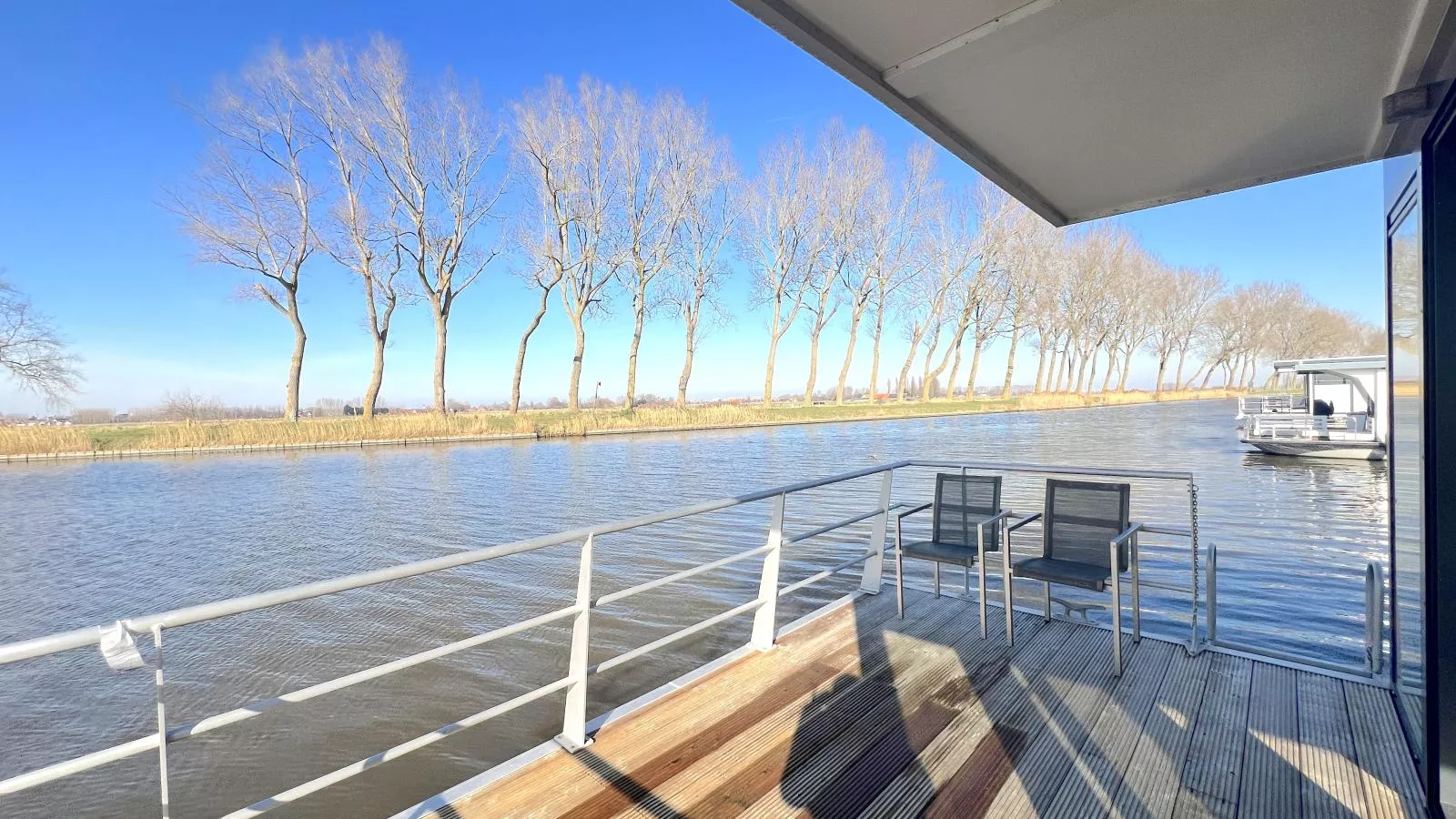 Houseboat Maxim Jr-Terrasbalkon