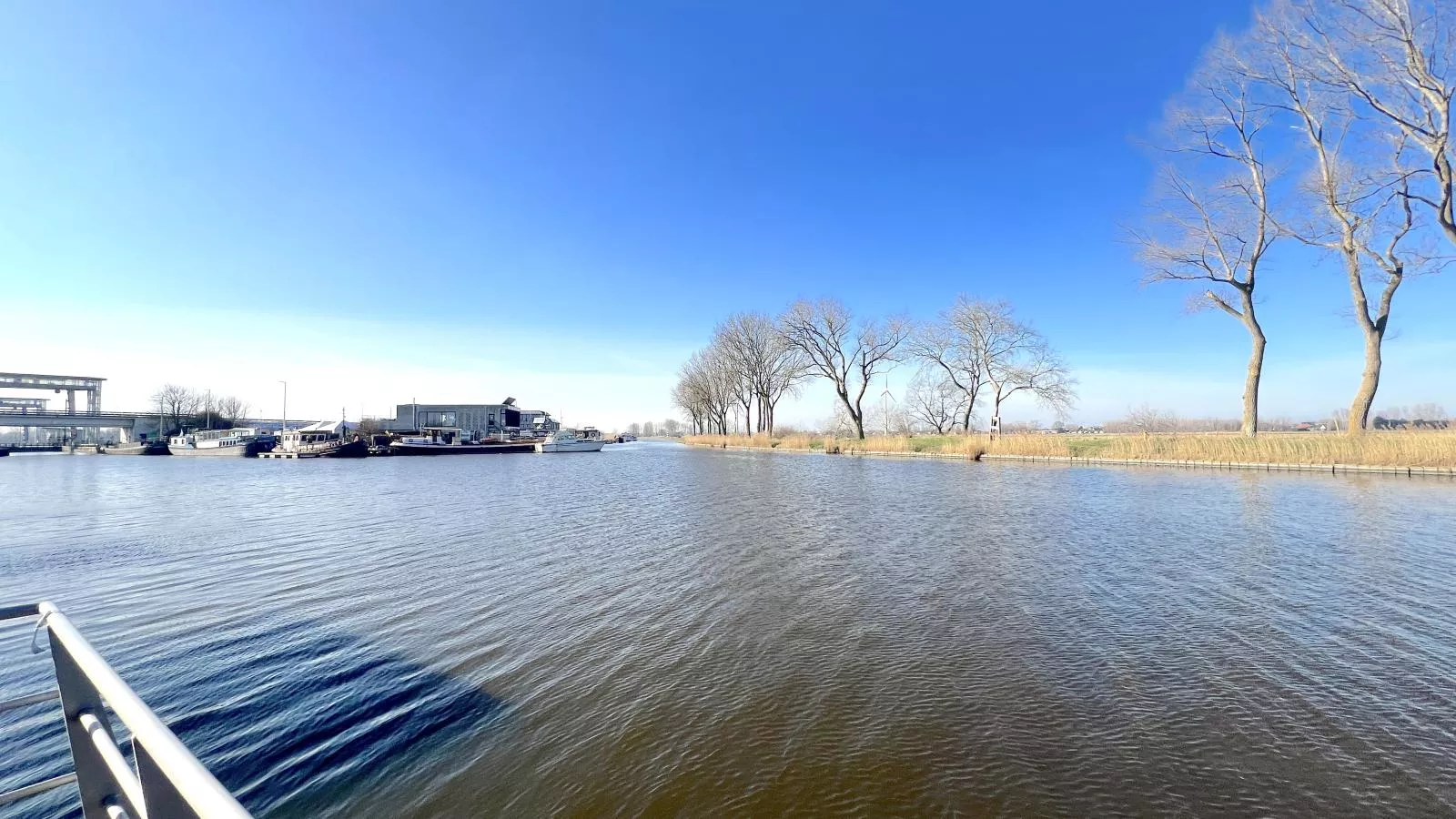 Houseboat Maxim Jr-Uitzicht zomer