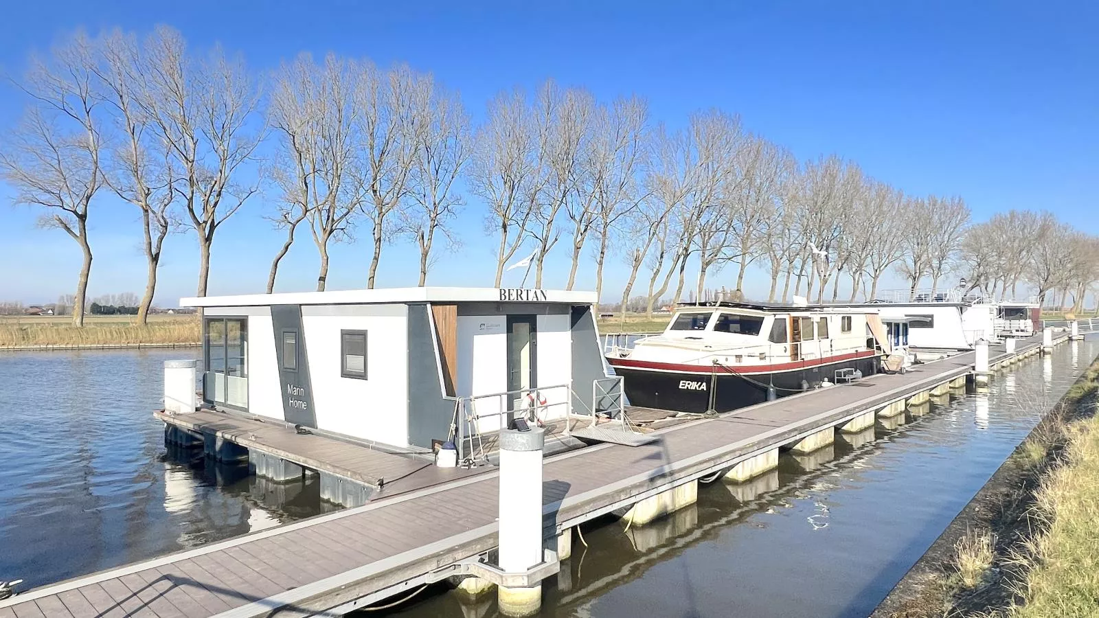 Houseboat Maxim Jr-Buitenkant zomer