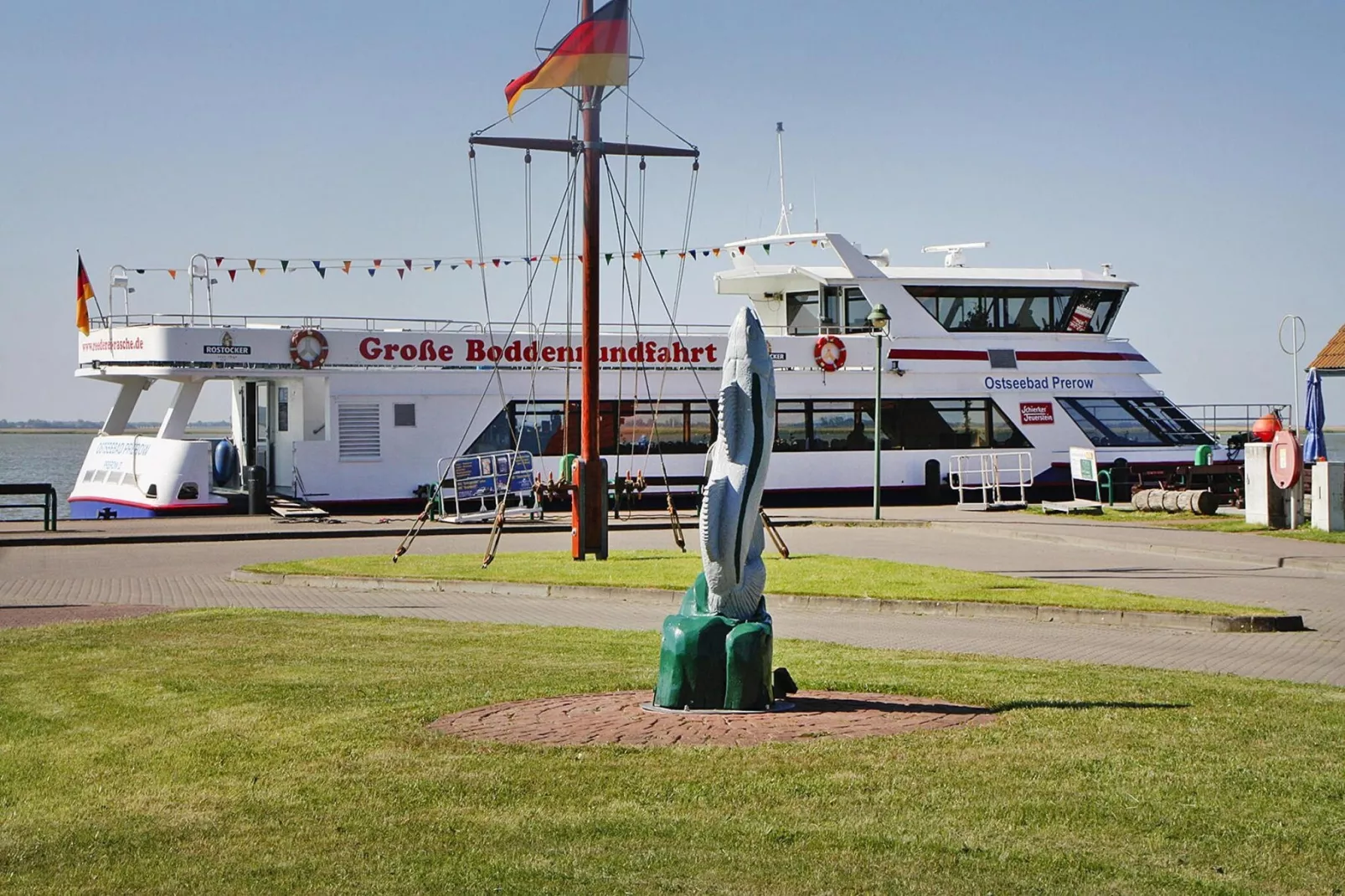 Ferienwohnung in Wieck am Darß-60 qm 3 Pers-Buitenkant zomer