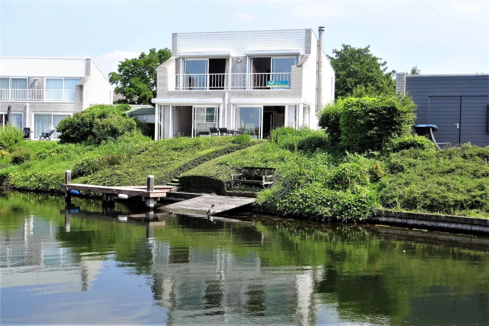 Vakantiewoning direct aan Veerse Meer-Buitenkant zomer