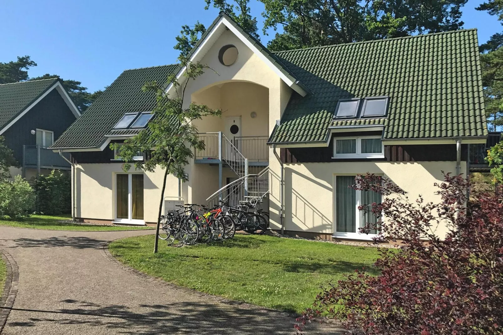 EG Rechts Haus 4 Nr 10-Buitenkant zomer