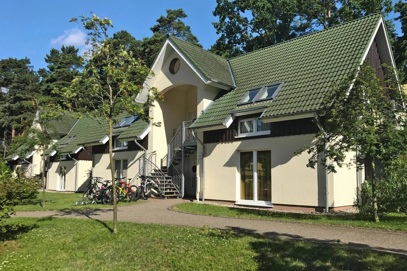 EG Rechts Haus 4 Nr 10-Buitenkant zomer