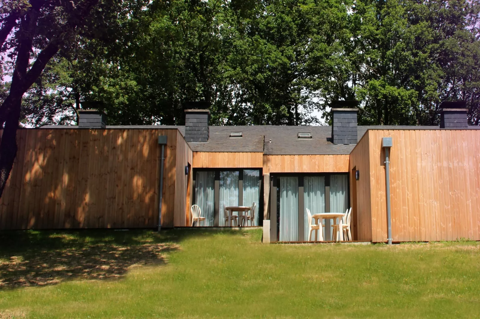 Collonges-la-Rouge- Gîte 2 Pièces 5 Personnes 1  bébé-Tuinen zomer