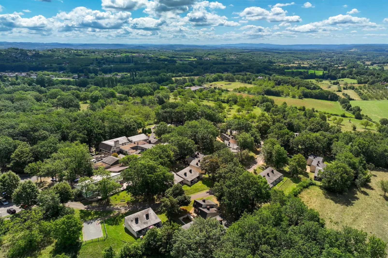 Collonges-la-Rouge- Gîte 2 Pièces 5 Personnes 1  bébé-Gebieden zomer 5km