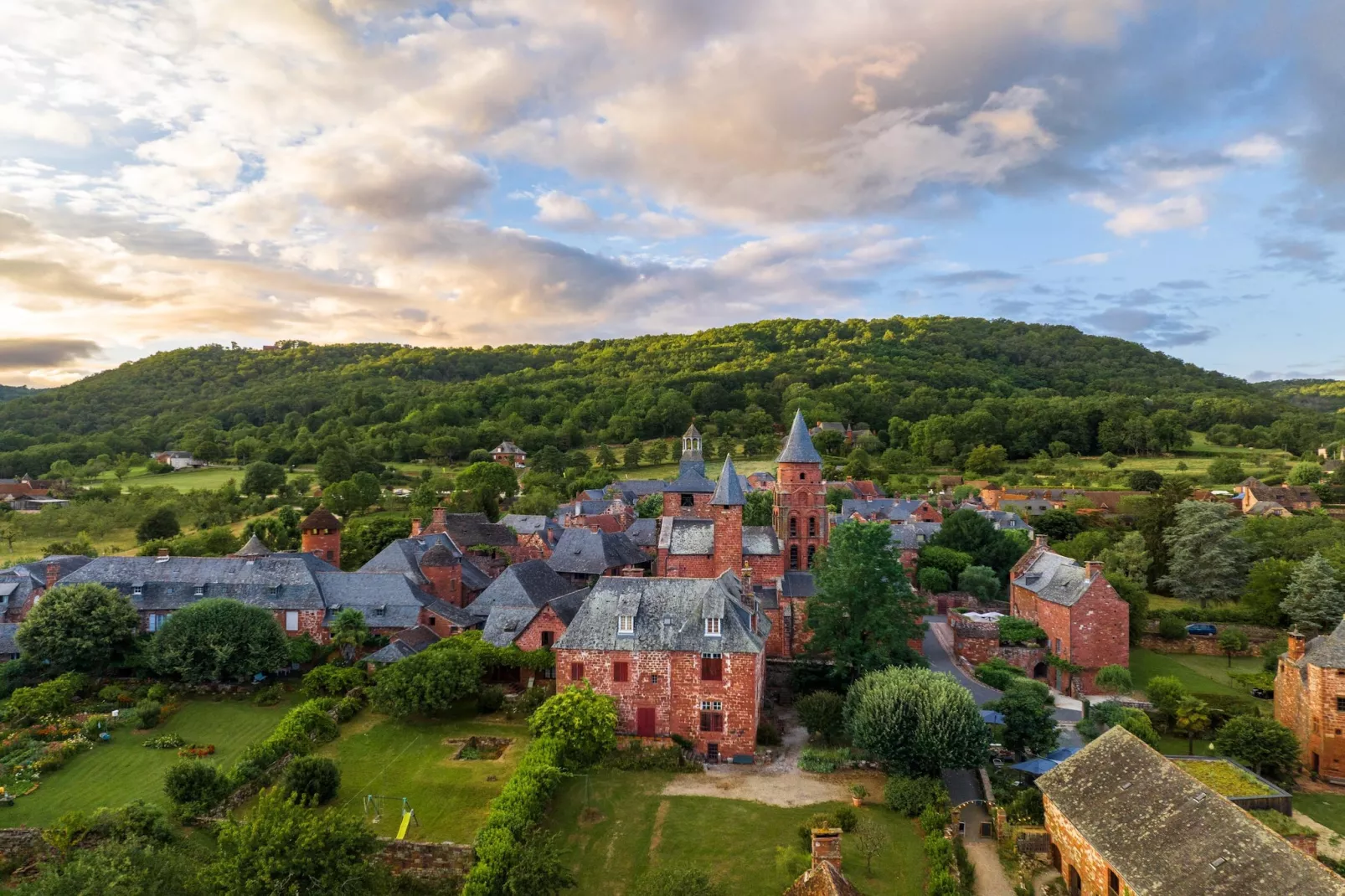 Collonges-la-Rouge- Gîte 2 Pièces 5 Personnes 1  bébé-Gebieden zomer 20km