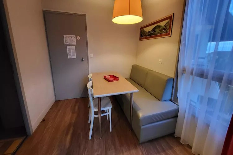 Evian-les-Bains- Appartement 4 Pièces 7 Personnes 1  bébé 2 salles d'eau-Woonkamer