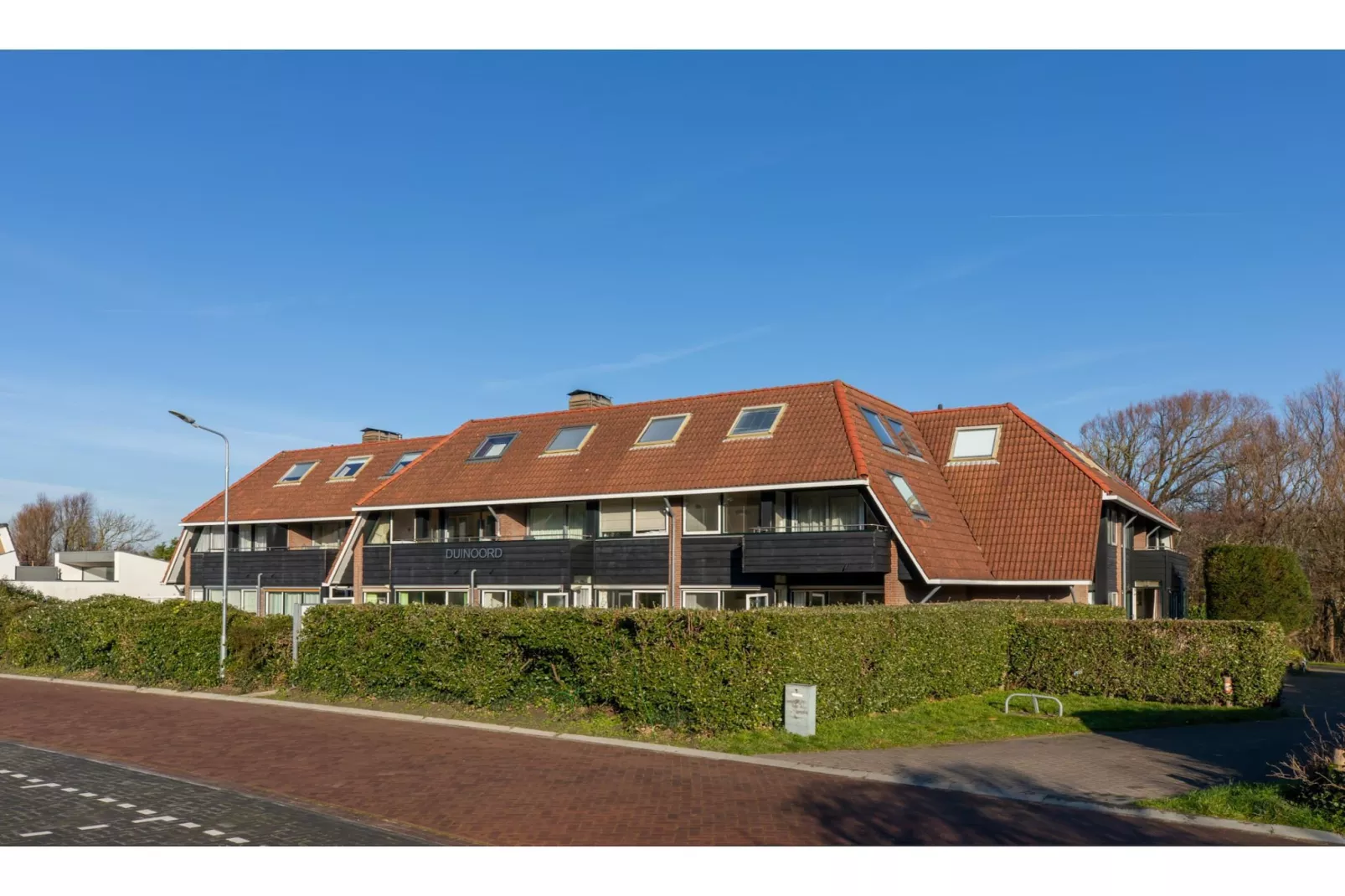 Appartement 'Duinoord' - Duinweg 117-12  Zoutelande-Buitenkant zomer