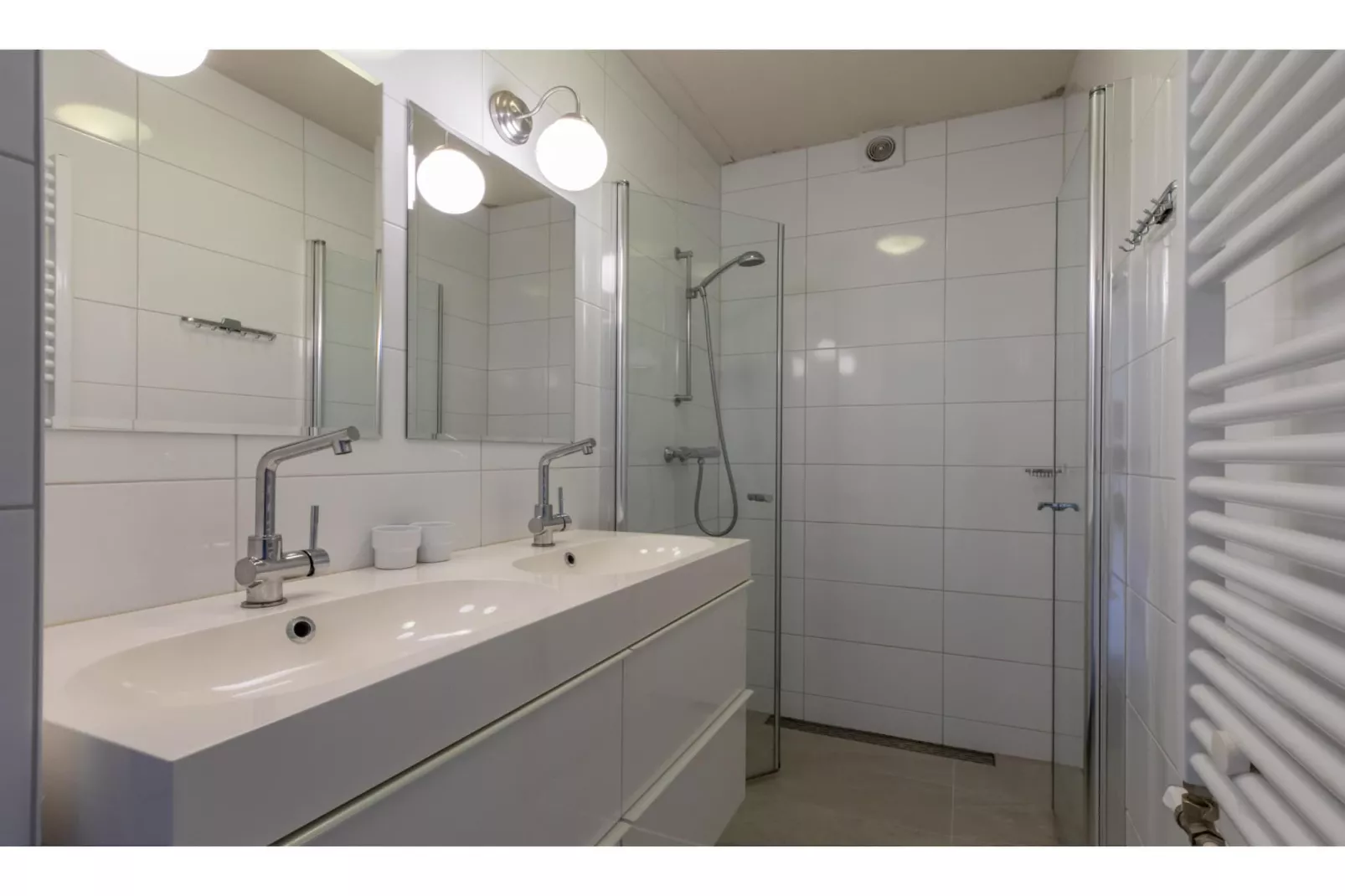 Appartement 'Duinoord' - Duinweg 117-12  Zoutelande-Badkamer