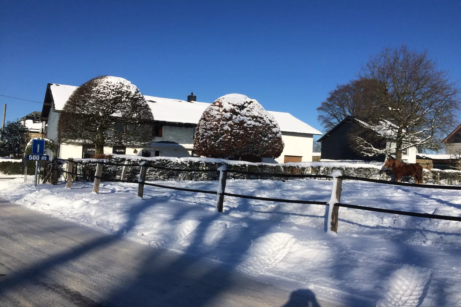 Haus Päsch nahe See mit beheiztem Whirlpool/Sauna-Exterieur winter