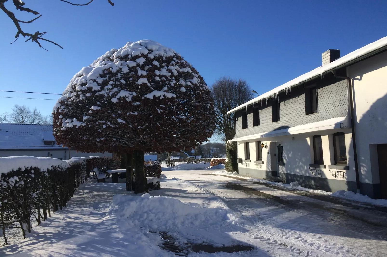 Haus Päsch nahe See mit beheiztem Whirlpool/Sauna-Exterieur winter