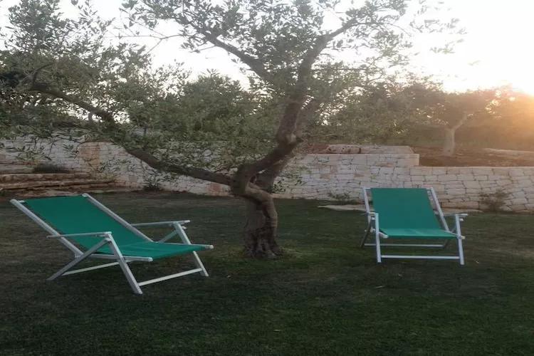 Trullo Amato Cisternino-Tuinen zomer