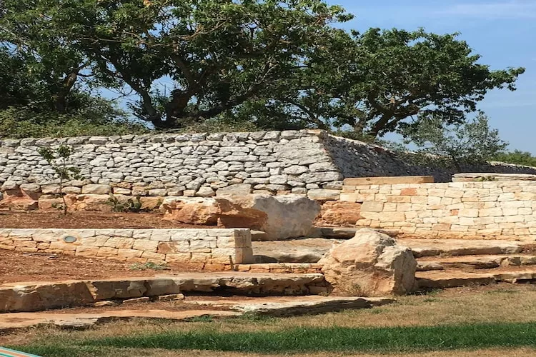 Trullo Amato Cisternino-Tuinen zomer