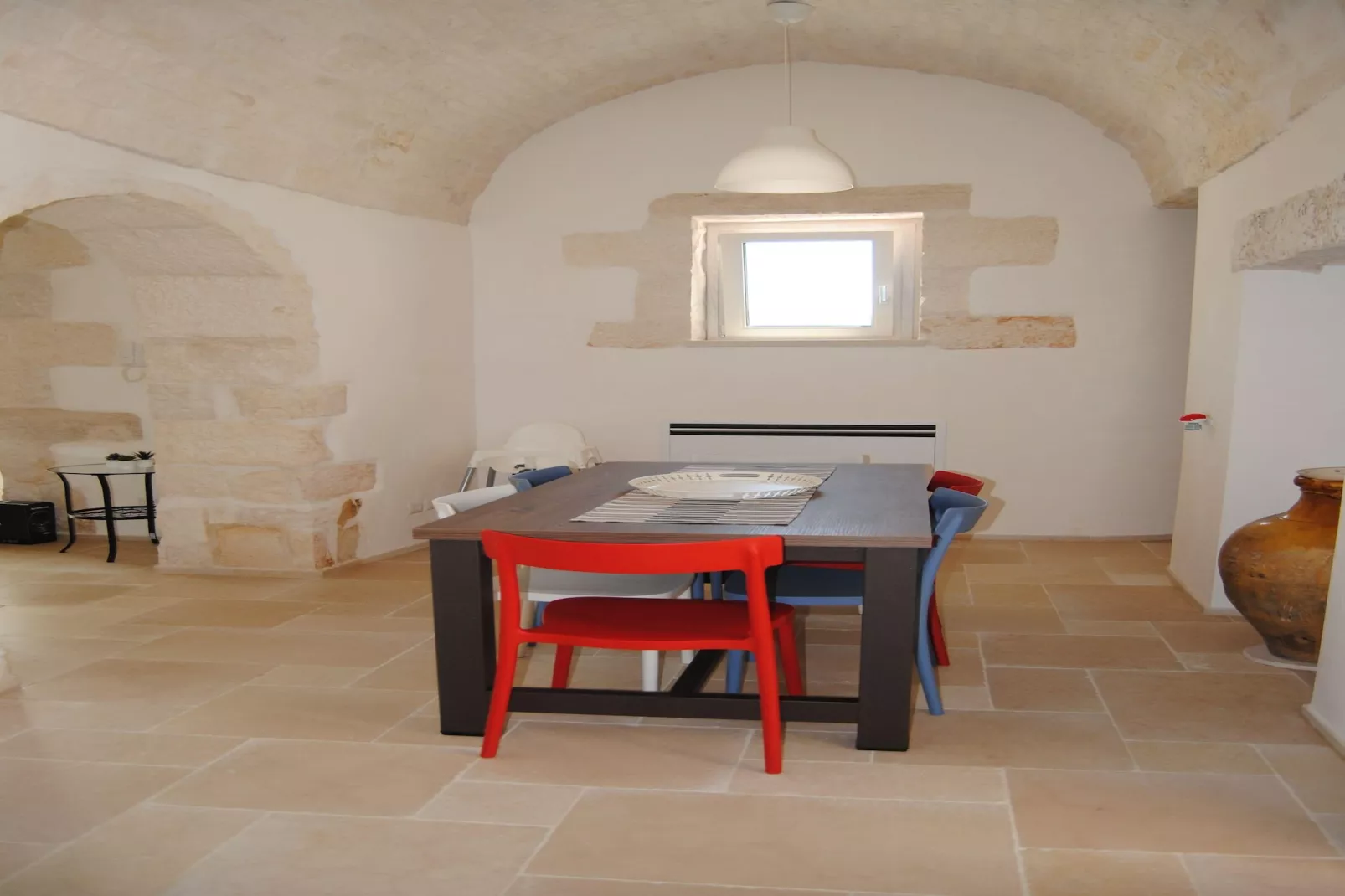 Trullo Rosa Ostuni-Eetkamer