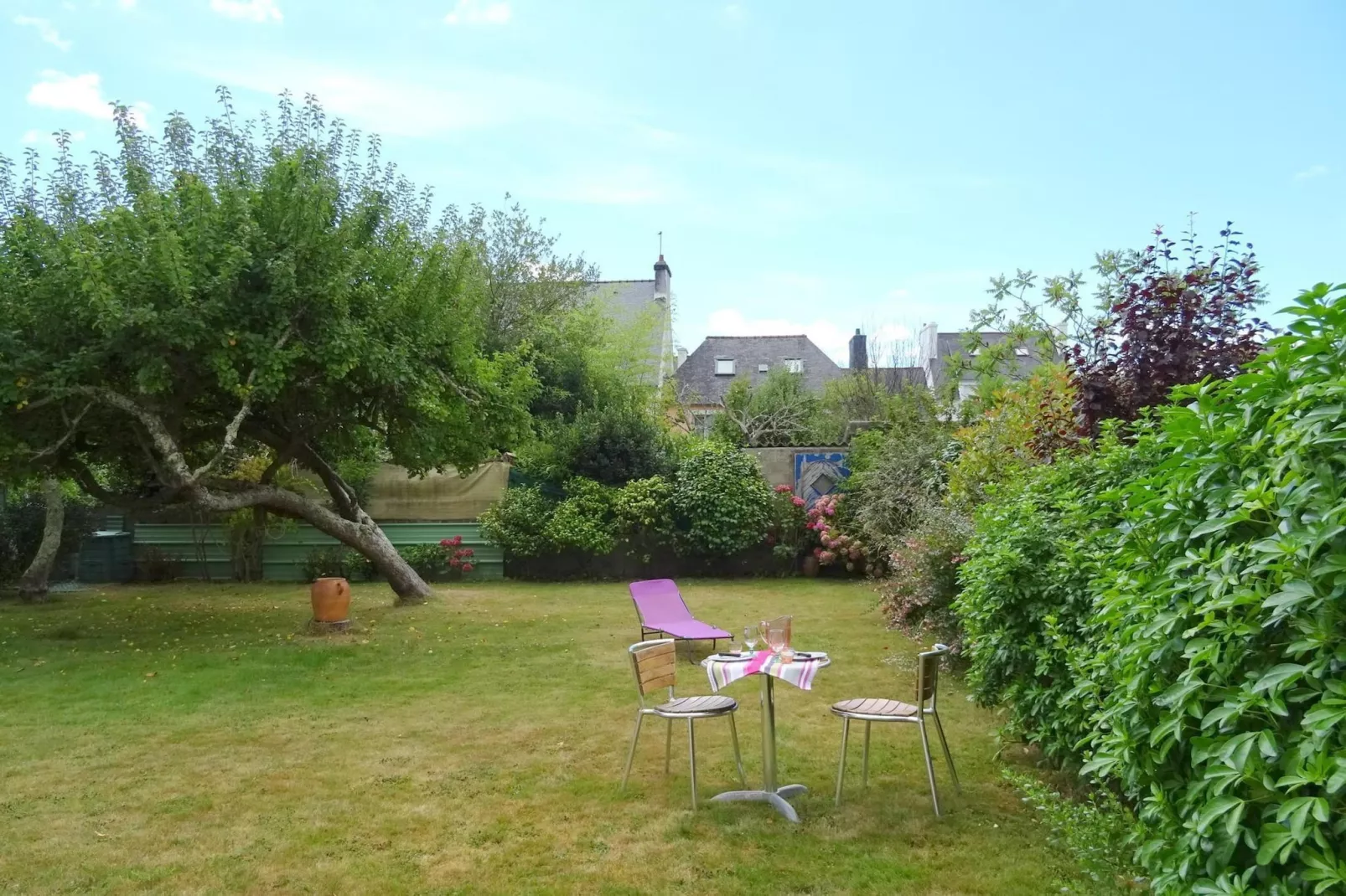 Holiday flat Quimper-Tuinen zomer