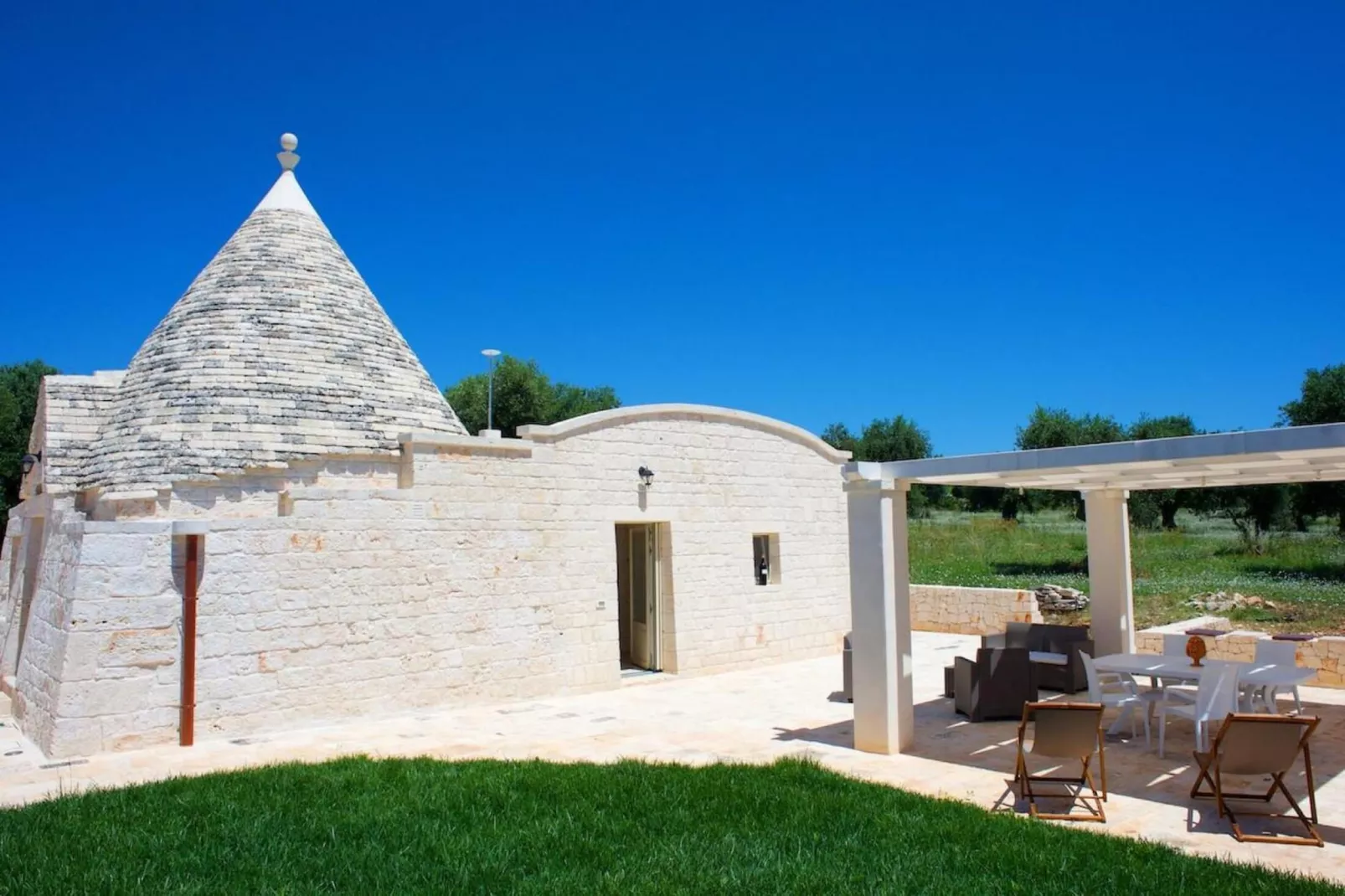 Ferienhaus Cisternino - Trulli Contrada Pico-Gebieden zomer 1km