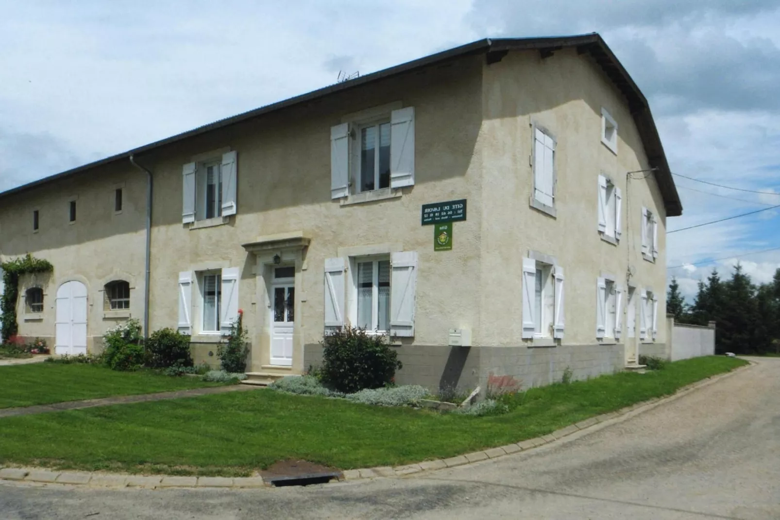 Terraced house Lahayville-Buitenkant zomer