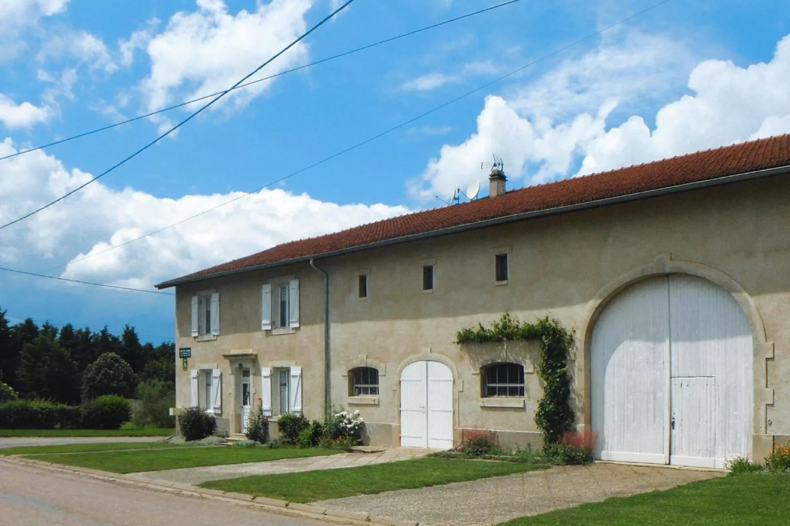 Terraced house Lahayville-Buitenkant zomer