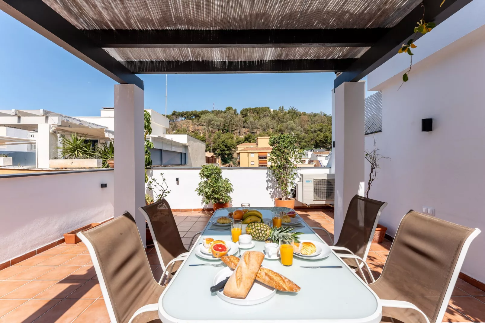 CT 252 - Faro's Malaga Citylights - Amazing Roof Terrace-Terrasbalkon