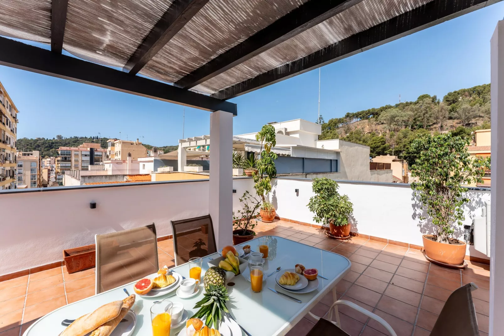 CT 252 - Faro's Malaga Citylights - Amazing Roof Terrace-Terrasbalkon