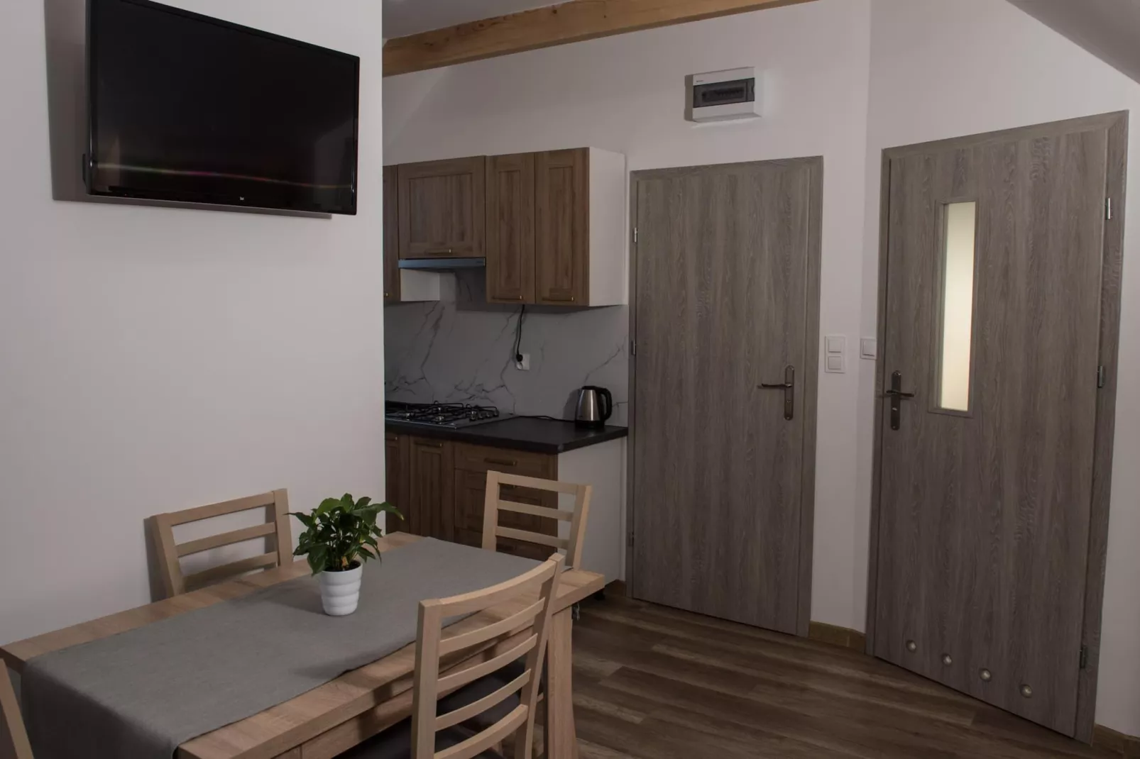 Apartament 4-osobowy piętro Jarosławiec-Eetkamer