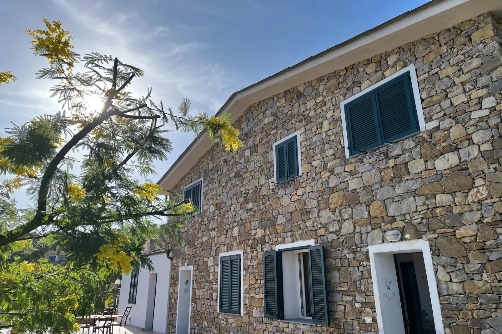 Agriturismo Le Mimose Imperia TWO-ROOM APARTMENT 4 PAX - B4-Buitenkant zomer