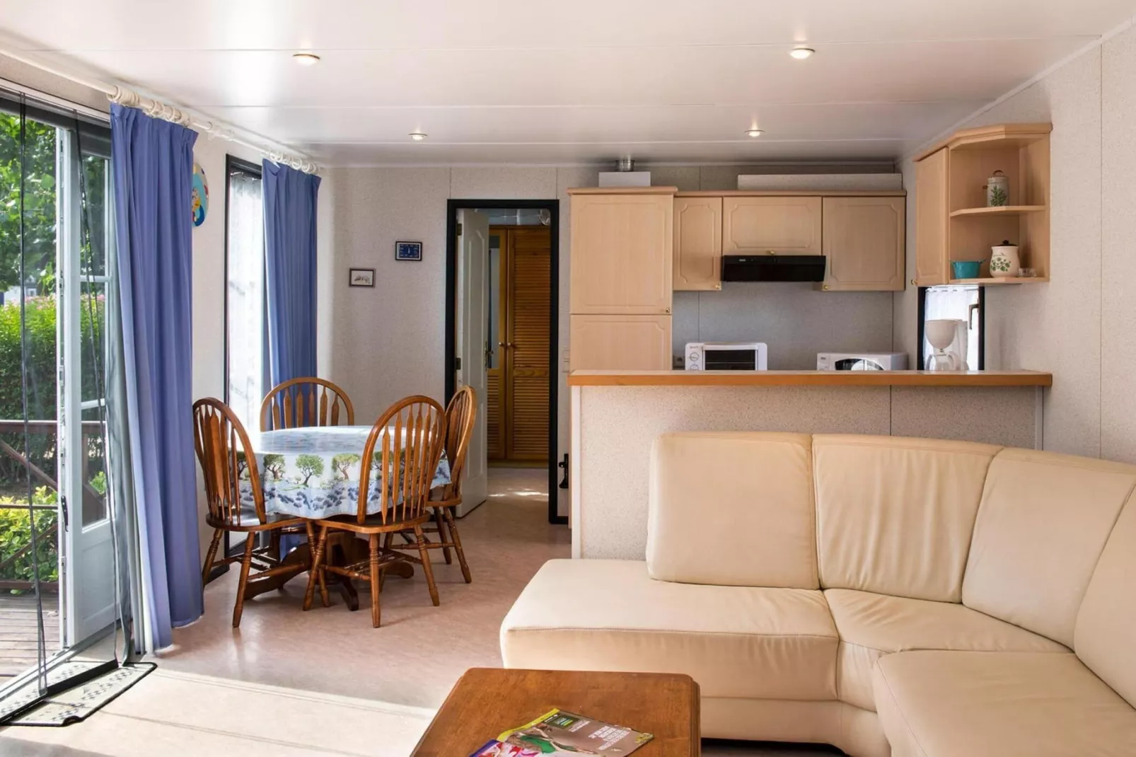 Domaine Les Mûriers Vendres-Plage // mobilhome 2 chambres