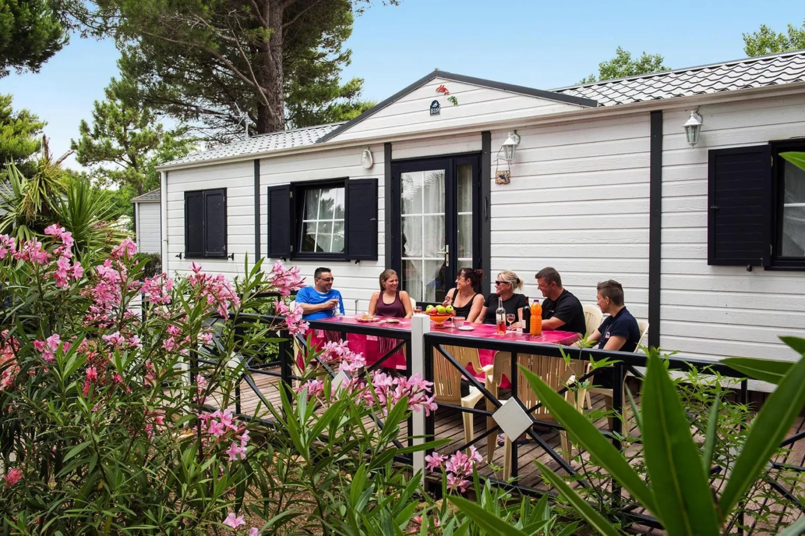 Domaine Les Mûriers Vendres-Plage // mobilhome 2 chambres