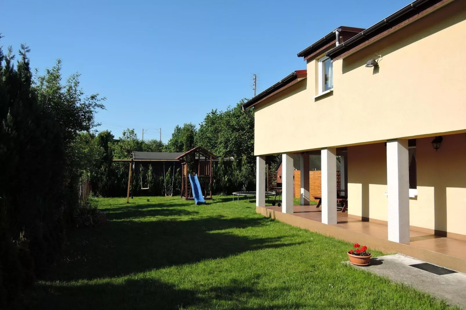 Holiday home in Miedzyzdroje for 4 persons-Tuinen zomer