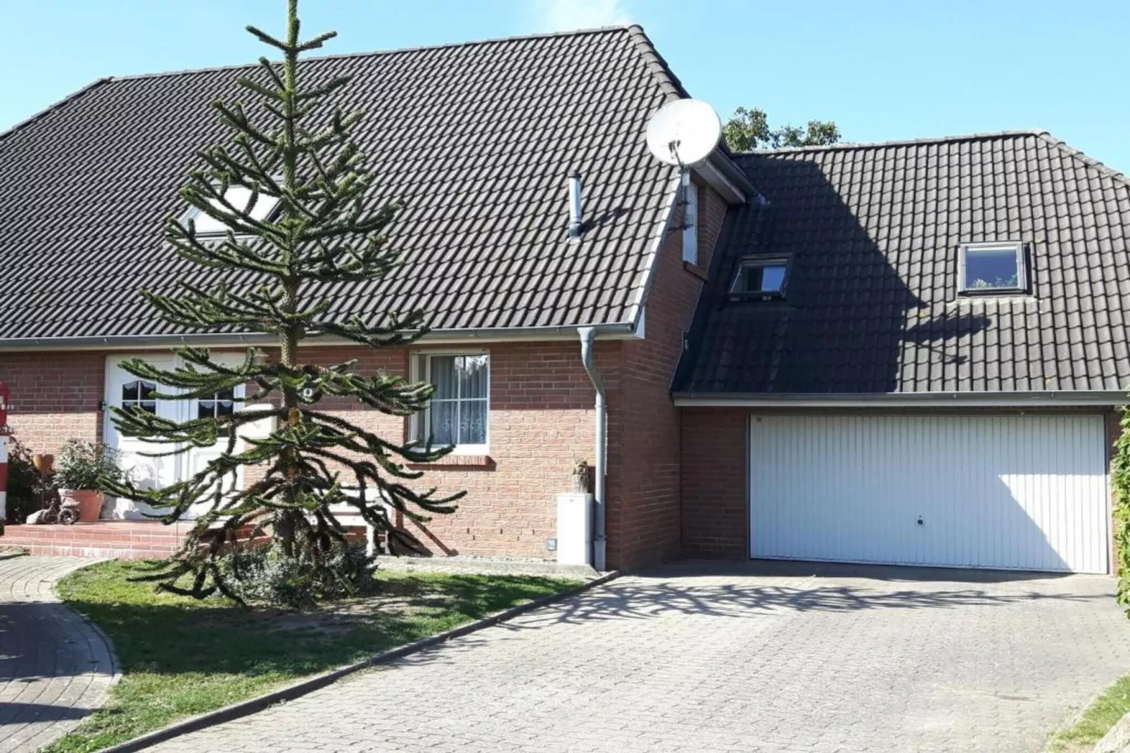 Großes Ferienhaus am Deichtor in Neßmersiel-Gebieden zomer 5km