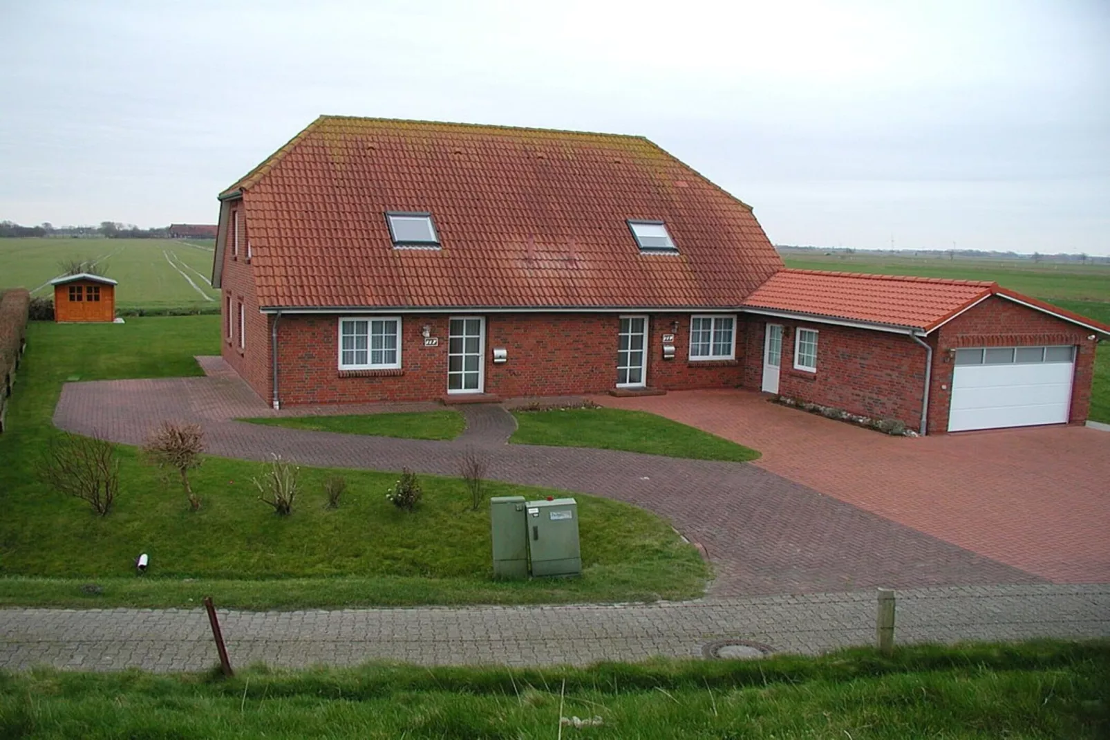 Großes Ferienhaus am Deichtor in Neßmersiel-Gebieden zomer 20km