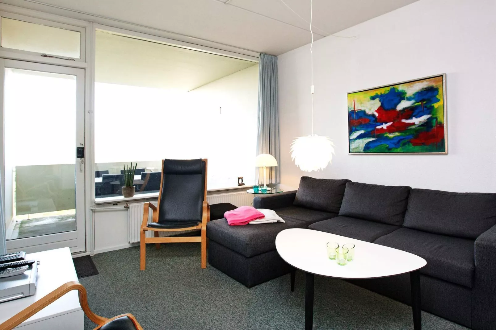 2 room south facing-Binnen