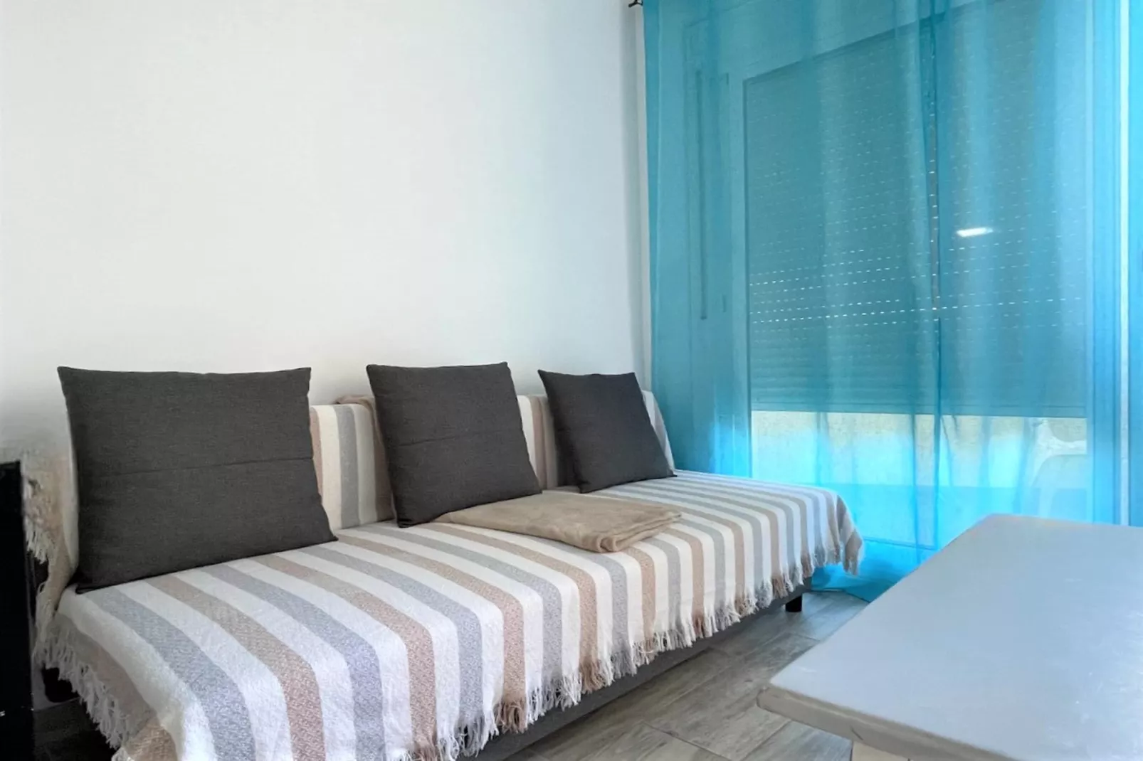 Apartamento con terraza y vistas 327-Woonkamer