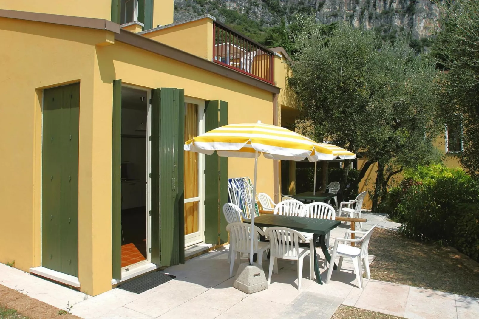 Residence Pratone Garda-quadrilo comfort-Terrasbalkon