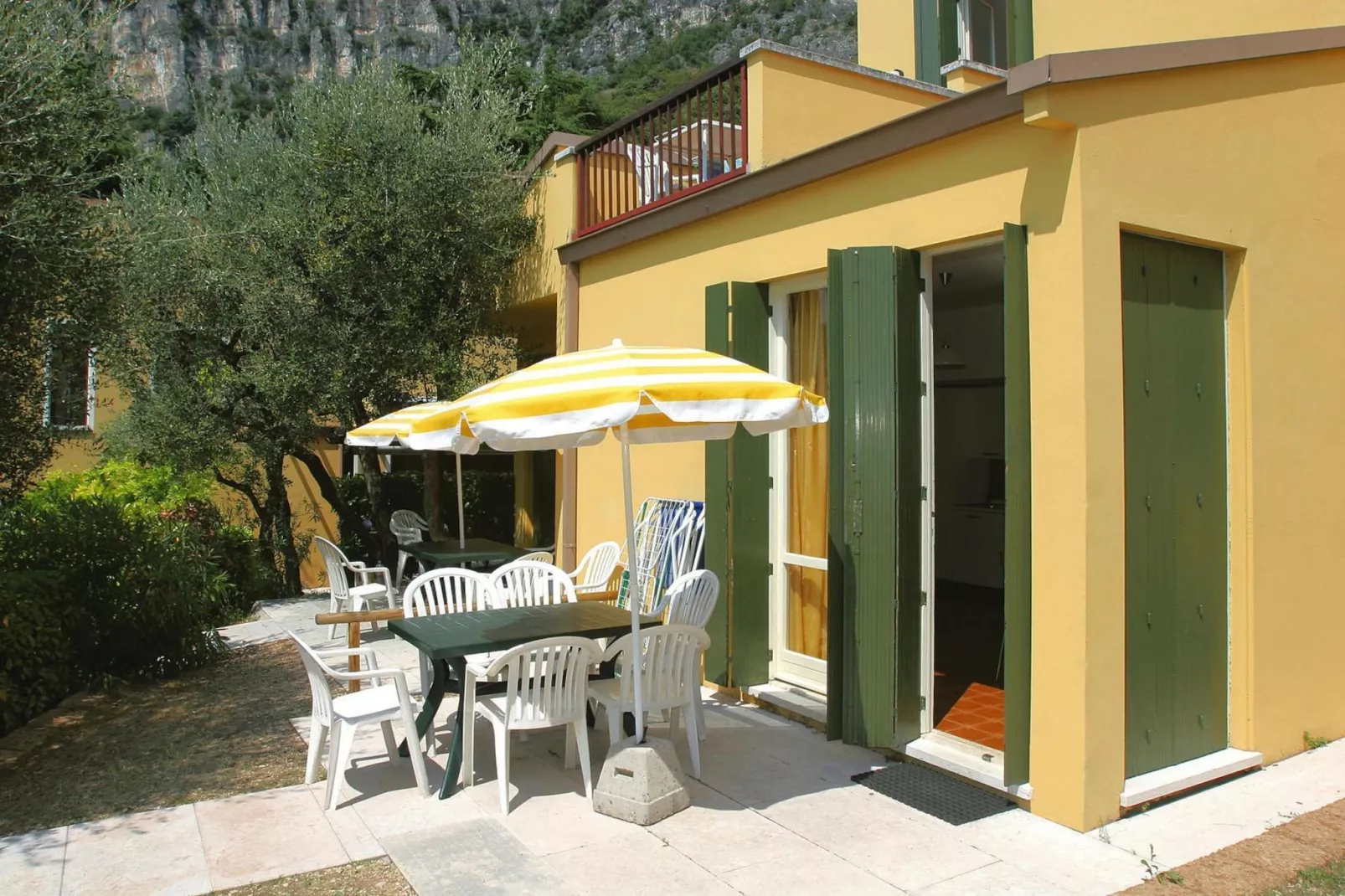 Residence Pratone Garda-quadrilo comfort-Terrasbalkon