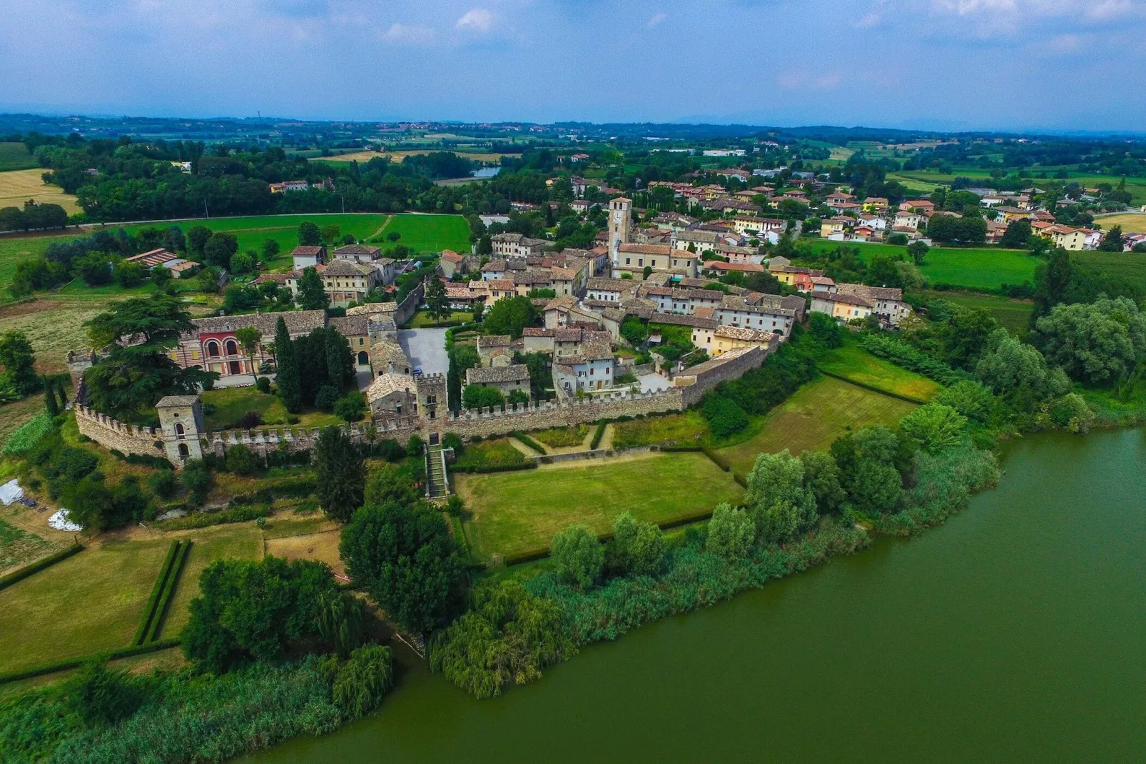 Agri-tourism Borgo Ameno Casanova Lerrone M2 / A2-Gebieden zomer 1km