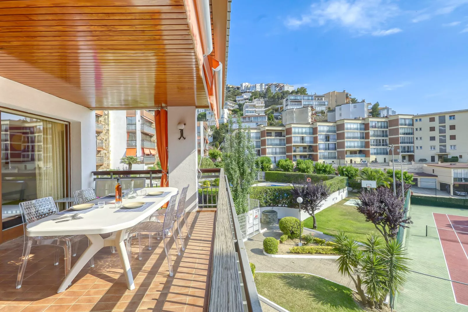 CAN PARAMON D 2 2 Roses-Terrasbalkon