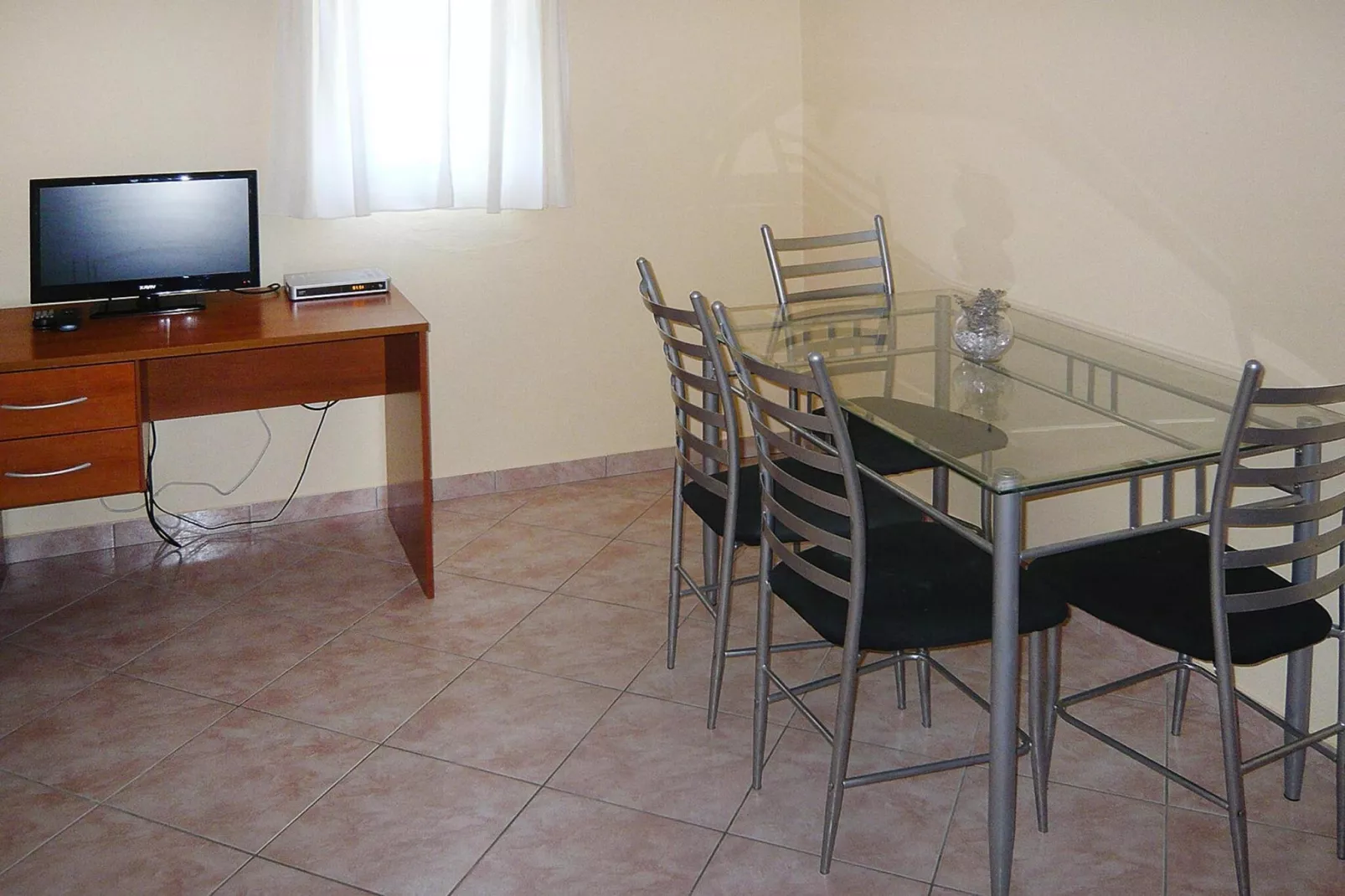 A4 - Apartments Ljilja PrivlakaA4 ca 40 qm für 1-4 Pers-Eetkamer