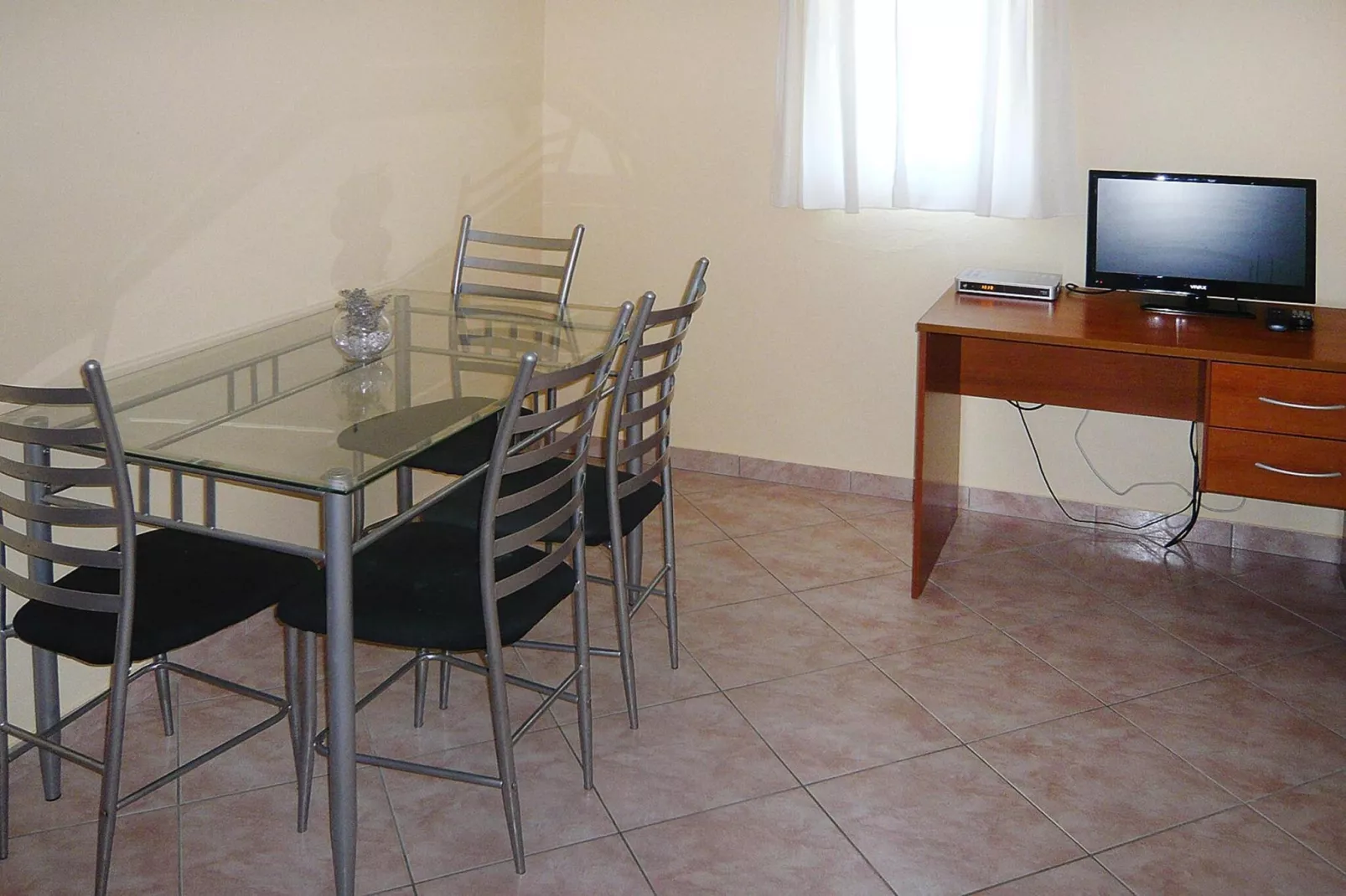 A4 - Apartments Ljilja PrivlakaA4 ca 40 qm für 1-4 Pers-Eetkamer